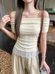 夏季法式甜美可愛溫柔風露肩修身蕾絲下擺短袖針織上衣，甜美女孩約會之夜氛圍 - 杏色 - 查看 4