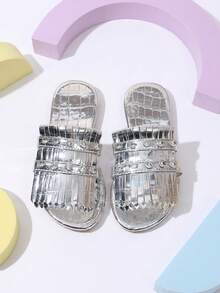 1 Pasang Sandal Selop Fashion Anak-Anak Musim Panas Baru Warna Perak Timbul, Tali Ganda dengan Dekorasi Berlian Imitasi, Sandal Selop Minimalis Serbaguna untuk Liburan Pantai Anak Perempuan, Cocok untuk Liburan, Pantai, Jalan-jalan Sehari-hari, dan di Rumah - Perak - View 3
