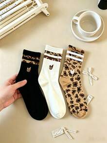 3 Pares de Meias Médias da Moda com Estampa de Leopardo e Padrão de Letras, Novas para a Primavera, Macias, Confortáveis e Duráveis para Mulheres, Adequadas para Esportes, Casa, Presentes, Todas as Estações, Lavável à Mão/Máquina - Multicolorido - Visão 16