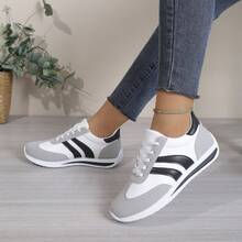 Zapatos deportivos casuales para mujer de unicolor con cordones, cómodos para el uso diario, ir de compras, sin fatiga, suela delgada, estilo deportivo minimalista universitario, zapatos planos, temporada de regreso a la escuela, moda versátil, zapatos casuales - Negro - View 4