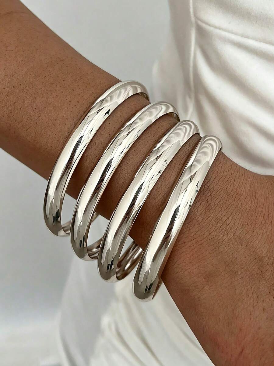 4pcs Vintage Exaggerated Luxurious Geometric Design Wide Metal Silver Bangle Set, Suitable For Daily Wear And Gift