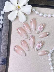 10 Stücke handgefertigte Press-On-Nägel, Sommernägel, mandelförmige rosa Nägel mit irisierenden Strass-Fransen entlang der Nagelhaut und 3D-rosa Blume mit zentraler Kristallverzierung, perfekt für den täglichen Gebrauch, Dates und Hochzeitsfeierlichkeiten. - Weiss - Übersicht 4