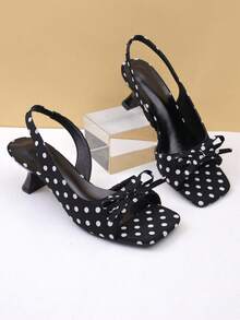 1 Paar schwarz-weiße Punkt-Slingback-Sandalen mit Schleife und quadratischer Zehenpartie für Teenager, Punkt-Stoffobermaterial + kleine Schleife als Dekoration an der Zehenpartie, asymmetrischer Stiletto-Absatz, offene Zehenpartie, rutschfester rückenfreier Stil, Vintage-Französischer Stil, geeignet für tägliches Pendeln, Partys, Reisen, Urlaub, Frühling/Sommer Neu 2026 - Schwarz und Weiss - Übersicht 7