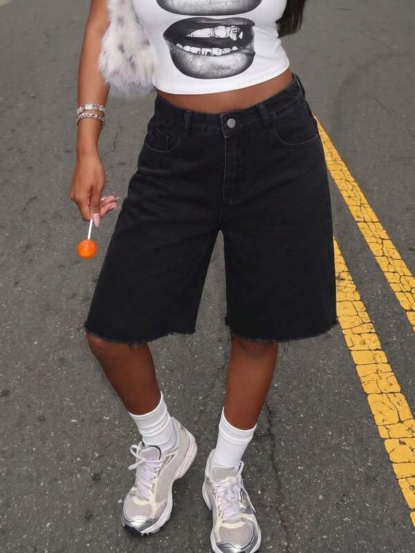 Short Bermuda en jean Y2K vintage style street noir, déchiré, usé, à ourlet effiloché, jambes larges, confortable, longueur genou, décontracté pour l'été et Halloween