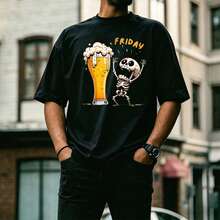 Esqueleto celebrando con cerveza grande y texto FRIDAY Camiseta de manga corta para hombre Estilo urbano & fiesta Camiseta para hombre - Negro - Ver 2