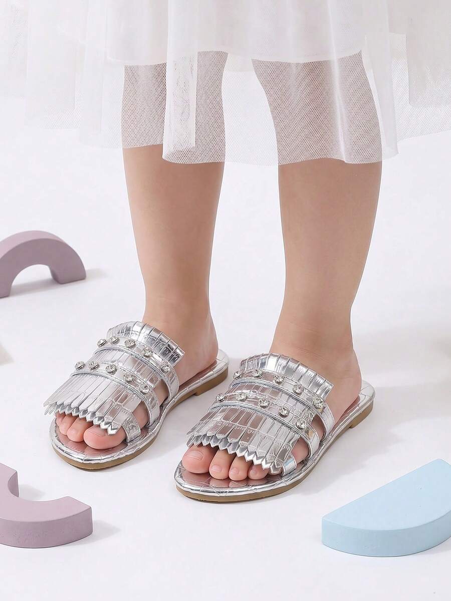 1 Pasang Sandal Selop Fashion Anak-Anak Musim Panas Baru Warna Perak Timbul, Tali Ganda dengan Dekorasi Berlian Imitasi, Sandal Selop Minimalis Serbaguna untuk Liburan Pantai Anak Perempuan, Cocok untuk Liburan, Pantai, Jalan-jalan Sehari-hari, dan di Rumah - Perak - View 1