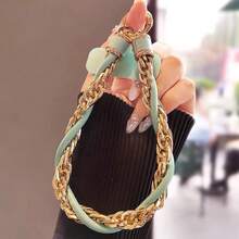 Lanyard pentru telefon cu curea de încheie pe încheietură din piele PU și lanț auriu, stil Ins, pandantiv fashion versatil și portabil, accesoriu premium rafinat de nișă pentru exterior, anti-pierdere, curea pentru cameră CCD, charm pentru geantă, breloc pandantiv, unisex - Multicolor - Vizualizare 2