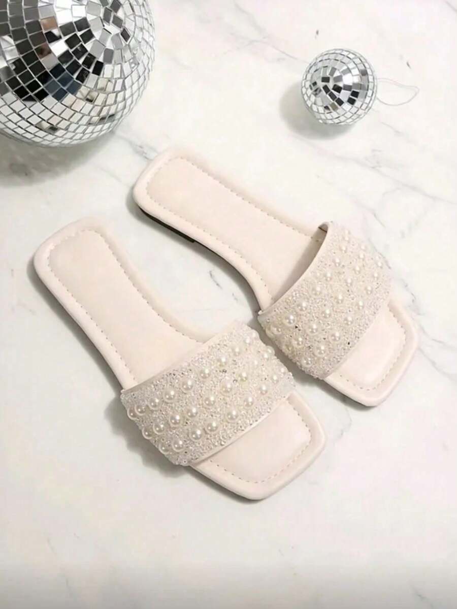Plus Size 41-43 Elegant Lightweight Outdoor Vacation Beach Comfortable Versatile Rhinestone Pearl Flat Slip-On Sandals, White With Gold Foil Criss-Cross And Pearl Decor, Suitable For Solid Color Or Sparkling Occasions - Beige - View 1