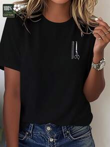 Camiseta cómoda para mujer hecha de tela pura con diseño de tijeras de peluquería y un peine - Negro - Ver 2
