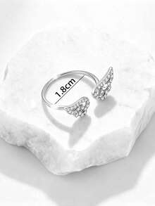 Silver-hollowed-out Wings