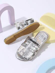 1 Pasang Sandal Selop Fashion Anak-Anak Musim Panas Baru Warna Perak Timbul, Tali Ganda dengan Dekorasi Berlian Imitasi, Sandal Selop Minimalis Serbaguna untuk Liburan Pantai Anak Perempuan, Cocok untuk Liburan, Pantai, Jalan-jalan Sehari-hari, dan di Rumah - Perak - View 2