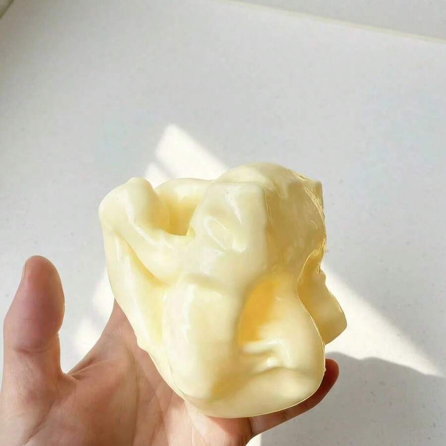 淡黃色起司椰子油奶油起司捏捏樂，柔軟麵團質感含奶油內餡，靜音擠壓壓力緩解玩具，適合辦公桌專注與正念休息，2025熱門成人感官玩具，6cm
