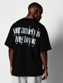 Camiseta de manga corta de ajuste regular con estampa gráfica en el frente y la espalda - Negro - Ver 1