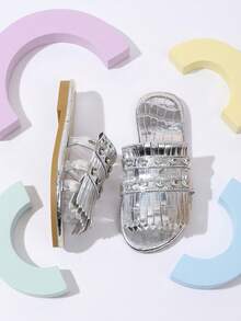 1 Pasang Sandal Selop Fashion Anak-Anak Musim Panas Baru Warna Perak Timbul, Tali Ganda dengan Dekorasi Berlian Imitasi, Sandal Selop Minimalis Serbaguna untuk Liburan Pantai Anak Perempuan, Cocok untuk Liburan, Pantai, Jalan-jalan Sehari-hari, dan di Rumah - Perak - View 4