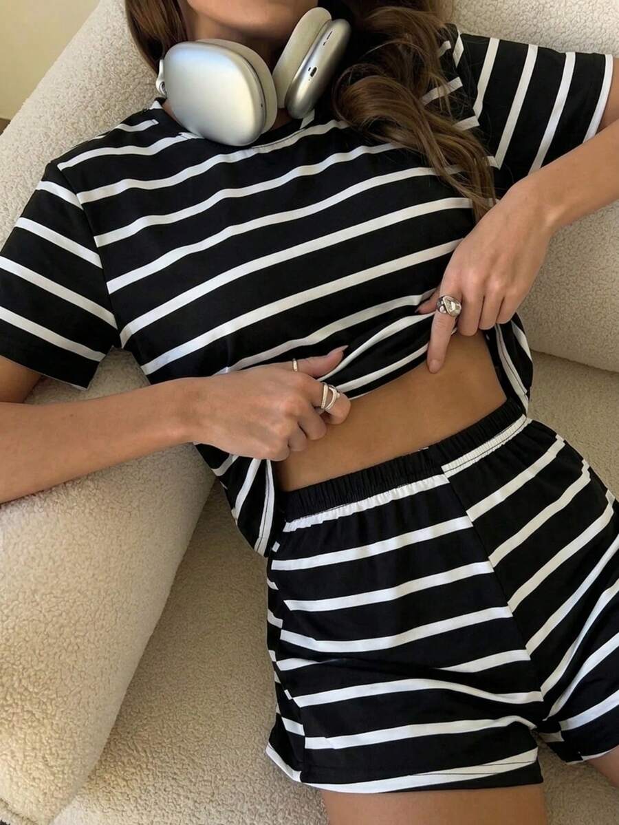女款時尚寬鬆黑白條紋印花短袖上衣與短褲睡衣套裝/居家服 2件組，春夏季優雅
