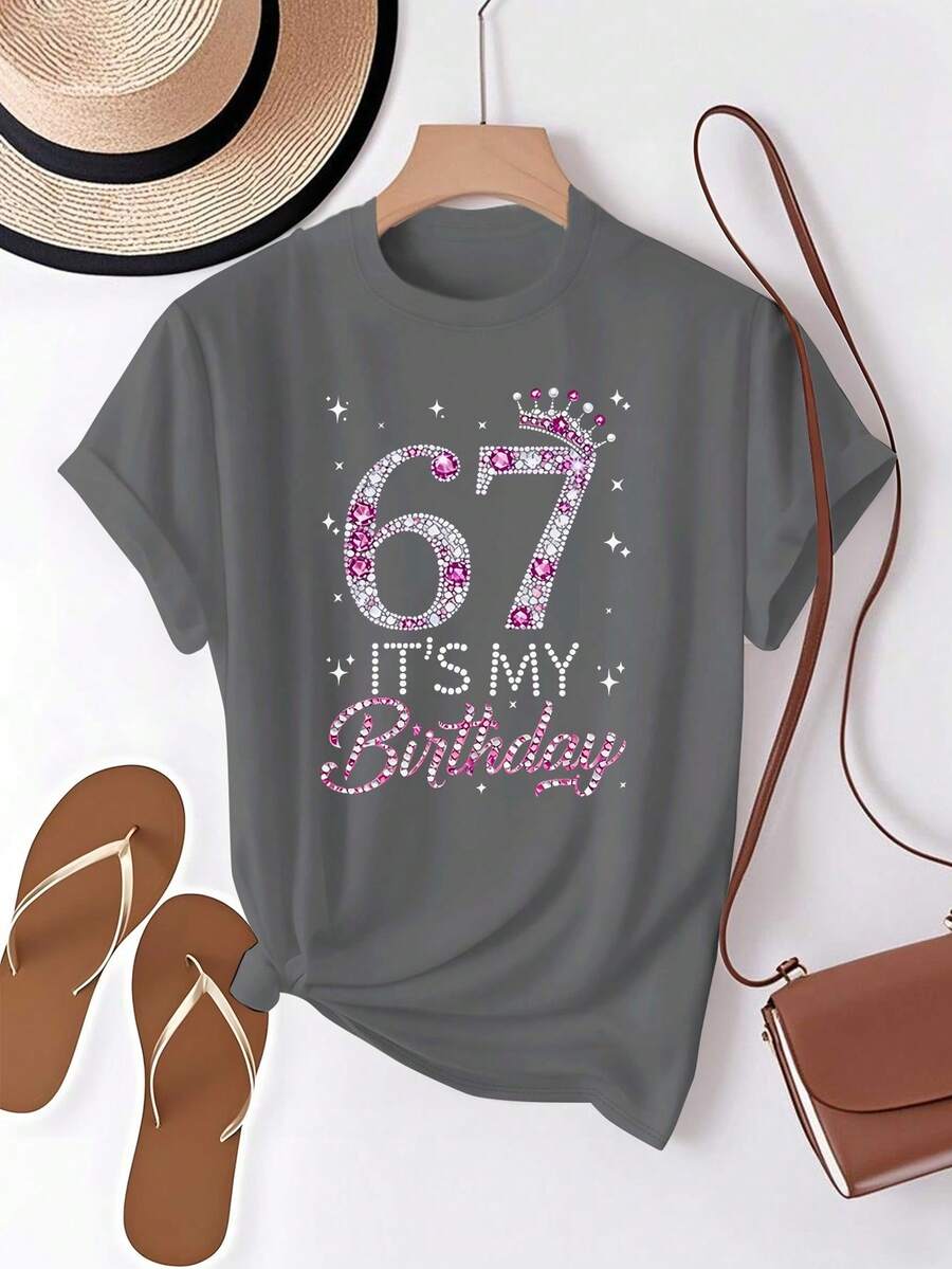 Women's 67th Birthday T-Shirt - 67th Birthday Gift With Sparkling Number 67, Pink, Stars And Crowns - Casual White Short Sleeve Crew Neck Top For 67th Birthday Party - 深灰色 - 查看 1