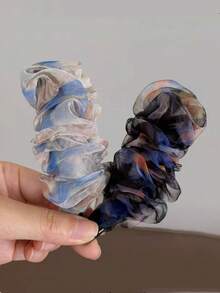 1個紮染花卉網格壓褶香蕉夾，法式溫柔風輕盈雪紡直立夾，春夏新款防滑牢固高馬尾髮飾，適合日常通勤與約會 - 彩色 - 查看 4