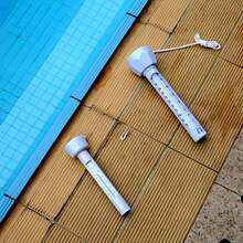1pc Digital Floating Pool Thermometer, High Precision, Durable Plastic Material, Pool Accessory, Floating Pool Thermometer, Battery-Free, Easy-Grip Handle, Multiple Colors Available, Suitable For Measuring Water Temperature Of Swimming Pools, Hot Springs, Hot Tubs And Ponds, Suitable For Pool Floats, Ergonomic Design, Suitable For Indoor And Outdoor Environments, Year-Round Use - A - View 5