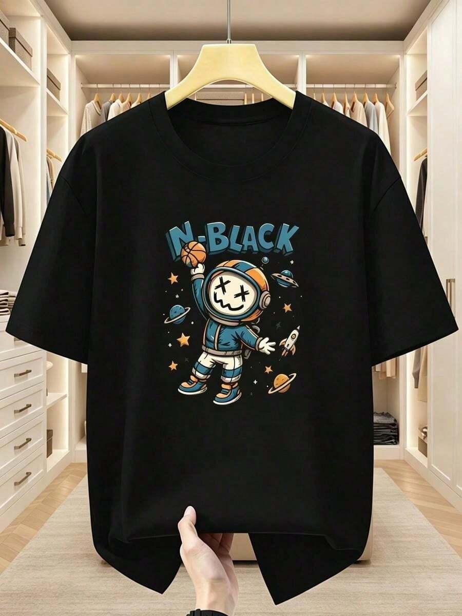 Camiseta de Algodón 100% para Hombres Talla Grande con Estampado de Astronauta y Baloncesto Espacial - Cuello Redondo, Manga Corta, Casual para Verano - Cómoda y Básica, TALLA GRANDE - Negro - Ver 1