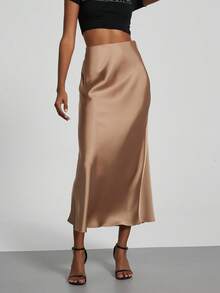 Elegant Textured Satin Midi Skirt That Flatters The Figure. - Army Green - View 5