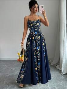 Elegante vestido de patchwork con estampado floral para mujer, vestido maxi francés romántico con tirantes florales, cintura entallada, bajo amplio, vestido estampado estilo vacaciones. - Morado - Ver 3