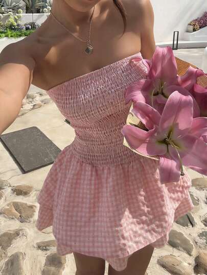 This Elegant And Casual Plaid Strapless Mini Dress Features A Form-Fitting And Sexy Design, Exuding A Sweet French Style. It Is Very Suitable For Daily Wear, Beach Trips, Casual Travel, Dates, And The Spring/Summer Season.