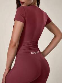 TimeOff 女款純色修身圓領短袖字母印花直筒褲運動套裝 - 紅色 - 查看 6