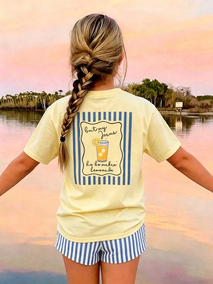 2pcs/Set Tweed Girl Lemon Quote Whale Print Pullover Crew Neck T-Shirt And Blue Stripes Shorts Set- Spring, Summer, And Autumn Student Young Children's Short-Sleeve Set - Perfect For Play And Casual Outings. A Fun And Colorful T-Shirt That Inspires Every Child's Imagination. Suitable For Sporty Girls' Everyday Wear, Street Style, And School Uniforms. - 黃色 - 查看 1