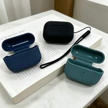 Funda protectora minimalista de silicona de unicolor para AirPods Pro 2 y Pro 3, con cordón de color a juego - Violeta claro - Ver 5