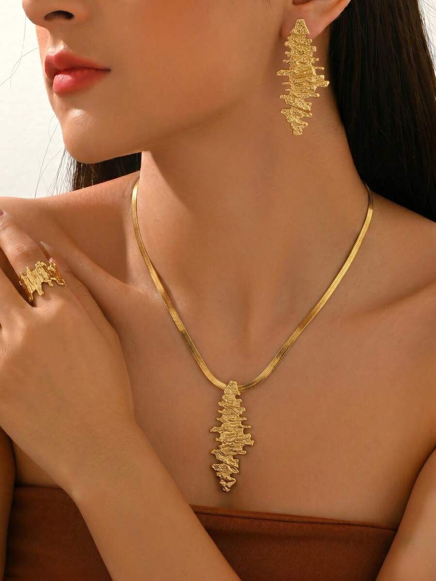 3pcs Women's Jewelry Set, Vintage Style Snake Chain Necklace, Long Textured Earrings, Open Asymmetrical Ring, Hammered Texture Design, Daily, Party, Middle Eastern Style, Wedding Season, Niche Artistic Texture, Light Luxury Elegant Accessories - Golden - View 1