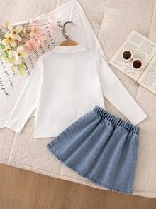 Conjunto de 2 piezas para niñas jóvenes con top de manga larga con bordado de lazo y falda plisada de mezclilla, conjunto casual preppy dulce para primavera/otoño, top polo de punto con cuello vuelto y falda mini de mezclilla de lavado claro, uso diario de campus de alto valor, estilo callejero, conjunto de falda y top de manga larga blanco para niñas - Blanco - Ver 4