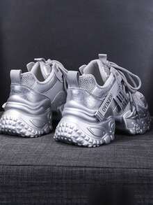 LiangJingJing Zapatillas deportivas de mujer con suela gruesa y strass, nueva colección primavera/otoño 2026, estilo INS, con aumento de altura, para correr y uso casual - Plateado - View 3
