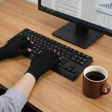 Moisturizing Gloves - Black - View 3
