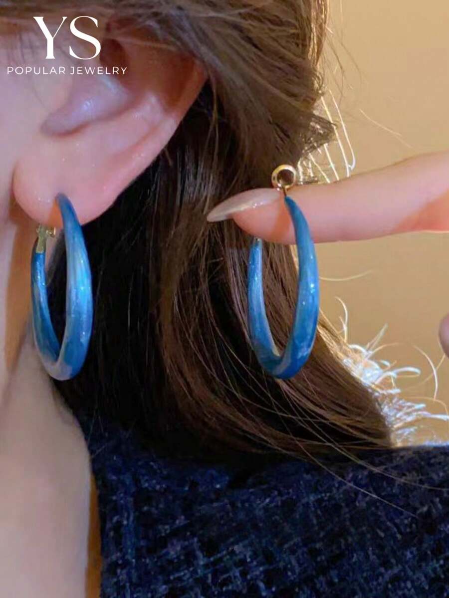 1對優雅女款粗圓環耳垂克萊因藍系列珠寶大圓滴釉琺瑯耳環，適合女性海灘休閒度假吊飾耳飾