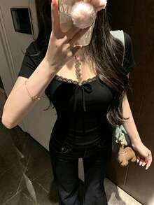 女款方領短袖T恤，夏季新款時尚蕾絲飾邊與蝴蝶結設計，休閒百搭性感修身短版上衣，黑色 - 黑色 - 查看 10
