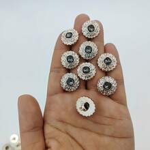 15pcs/1.8cm Fashion Personalized Minimalist Round Gold Flower Rhinestone Plastic Buttons, Luxury Rhinestone Buttons, European And American Style High-End Vintage Elegant Versatile Buttons, Handmade Sewing High-Quality Gold Base Versatile Gray Rhinestone Buttons, DIY Decoration Buttons For Clothes, Bags, Hats, Coats, Sweaters, Pants, Shirts - 15pcs/1.8cm Gray Rhinestone Flower Buttons - View 7