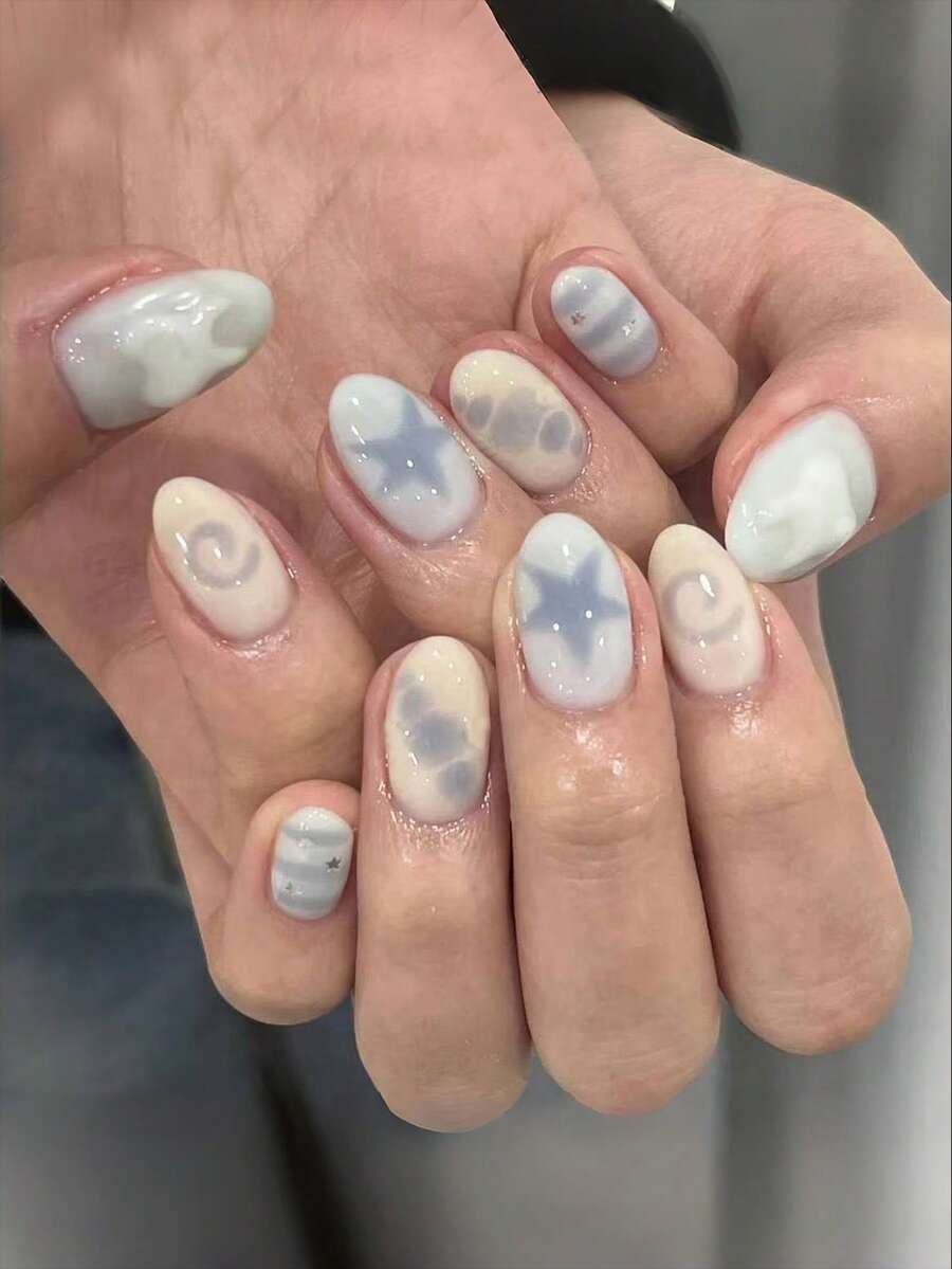 24入磨砂馬卡龍穿戴式假指甲,橢圓形假指甲,磨砂馬卡龍風格,半透明乳白色、淺藍色與乳黃色底色,飾有細膩磨砂貓咪剪影、星星、螺旋與條紋設計,極簡美甲,星星美甲,橢圓形假指甲,美甲,適合日常通勤、工作、購物、約會,軟妹風 - 彩色 - 查看 1