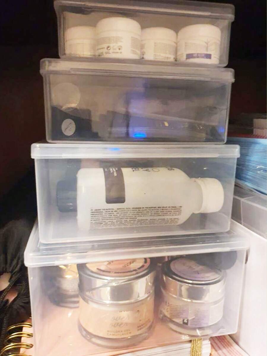 1個可攜式髮夾收納珠寶盒 唇膏收納盒 小/中/大號 透明扣蓋式 開蓋式雜物收納盒（隨機發送新版或舊版）適用於返校季 宿舍 家用 辦公室 項鍊 手鍊 手鐲 耳環 耳釘 髮夾 文具收納 桌面小物收納盒 防塵耐污 適合學生與所有人 臥室房間裝飾 - 無色 - 查看 1