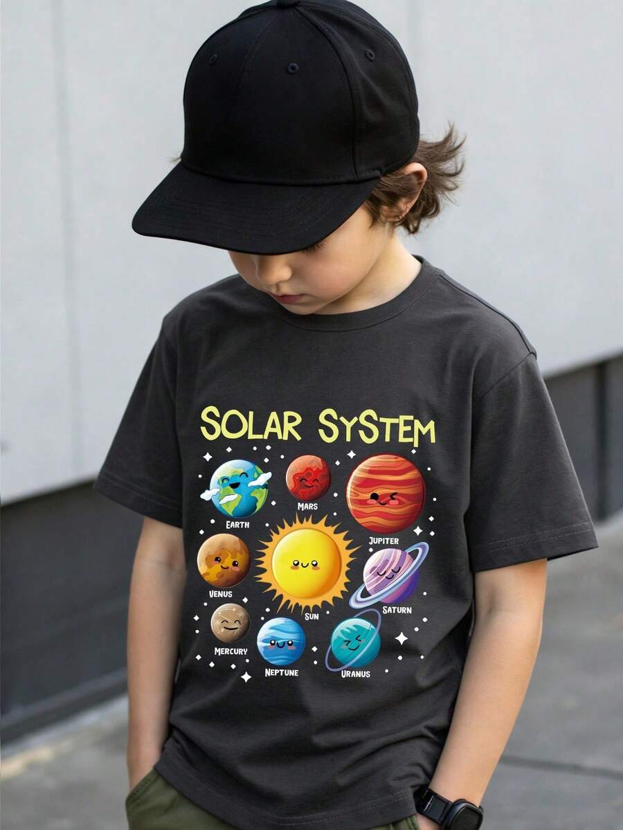 Camiseta de manga corta para niño con estampado de letras simples y planetas de dibujos animados, adecuada para primavera/verano. - Gris Oscuro - Ver 1