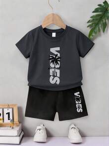 男嬰極簡字母與棕櫚樹印花圓領T恤短褲套裝，舒適夏季穿搭 - 彩色 - 查看 1