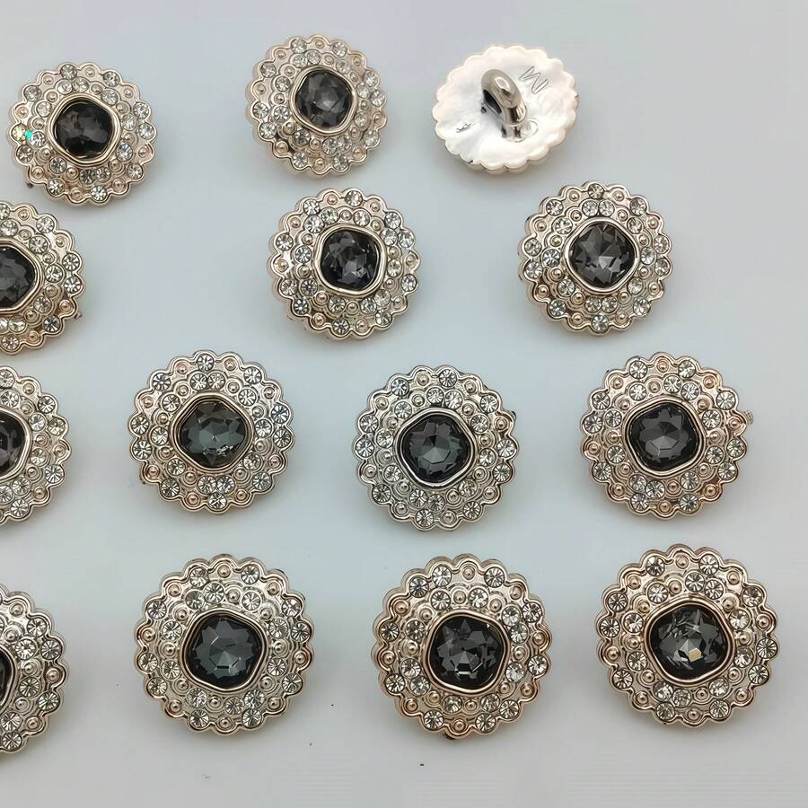 15pcs/1.8cm Fashion Personalized Minimalist Round Gold Flower Rhinestone Plastic Buttons, Luxury Rhinestone Buttons, European And American Style High-End Vintage Elegant Versatile Buttons, Handmade Sewing High-Quality Gold Base Versatile Gray Rhinestone Buttons, DIY Decoration Buttons For Clothes, Bags, Hats, Coats, Sweaters, Pants, Shirts