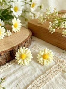 1 Pair Summer Fresh Cute Daisy Stud Earrings, Floral Earrings, Graduation Season Gift - Yellow Gold - View 3