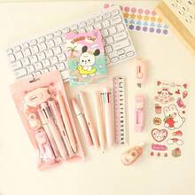 1套高品質文具組，實用學生學習用品，適用於教育機構、教室、禮物，結合功能性與時尚感，滿足各種需求！適合工作與創意活動的多功能文具組 - 四色可選，點亮您的辦公時間，包括推拉橡皮擦、螢光筆、小剪刀、獎勵徽章、圓珠筆及其他工具，創意人士的理想文具組合！ - 套裝 - 查看 5