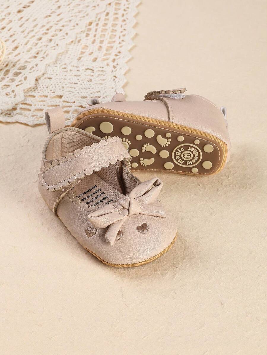 1 Pair Newborn Infant Girl Embroidered Heart Bow Cute Fashion Versatile Princess Shoes Suitable For Spring And Autumn