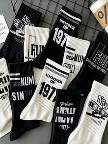 4 paires de chaussettes mi-mollet pour hommes, contraste noir & blanc aléatoire avec lettres & chiffres, haute élasticité, côtelées, respirantes, absorbantes, portables toute l'année, style de rue cool, convient pour le campus, les sorties, le quotidien, les festivals de musique, les fêtes, les sports - Multicolore - Voir 4