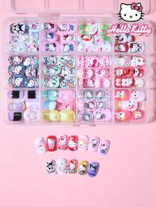 SANRIO 三麗鷗 Hello Kitty 288片/組 (12款混搭) 短方型法式穿戴甲，可愛3D Hello Kitty、酷洛米、大耳狗和布丁狗設計，完美貼合壓克力假指甲組，適合女孩日常與派對美甲 - 彩色 - 查看 3
