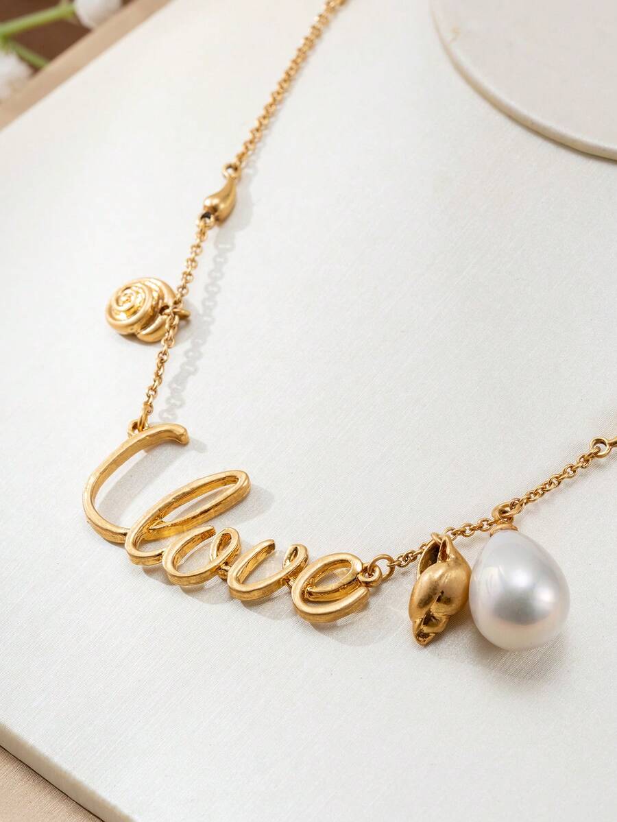 1pc French Style Gold Love Letter Pearl Necklace, Ocean Style Seashell Pendant Thin Choker Chain, Luxury Niche Versatile Women's Daily Commute Jewelry, Valentine's Day Gift Accessory