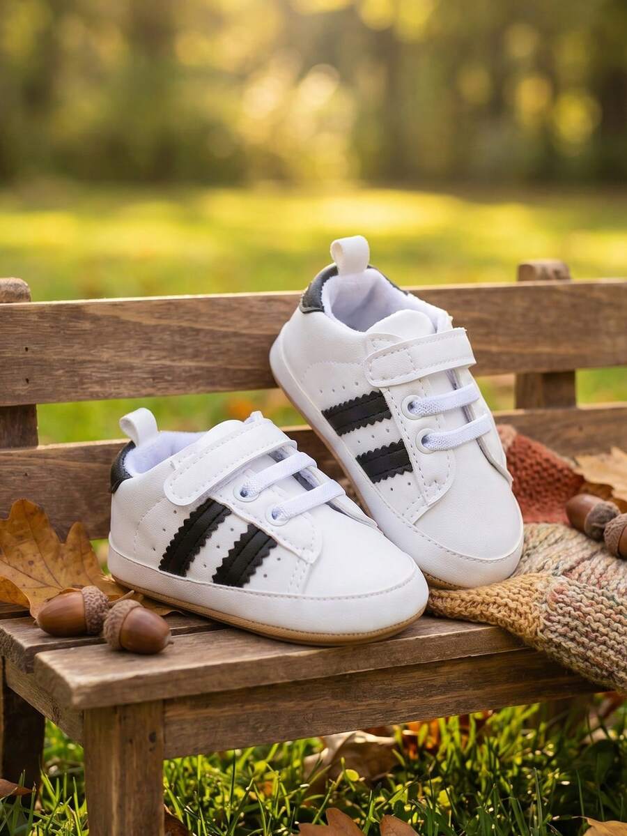 1 par de zapatos deportivos casuales cómodos con suela suave, diseño de parches y rayas, con cierre de gancho y bucle, adecuados para primavera y otoño, para niños - Blanco y Negro - Ver 1
