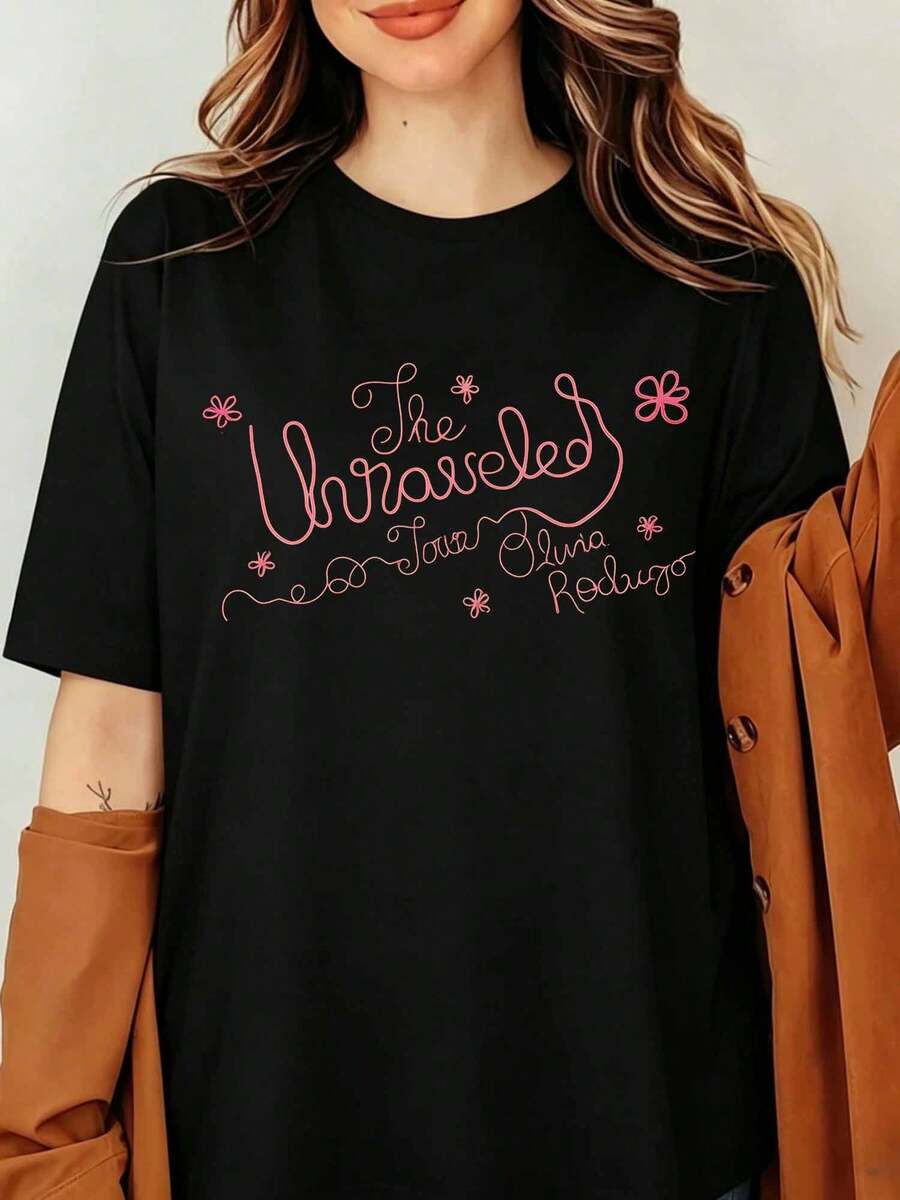 Olivias Rodrigos The Unraveled Tour Floral Cursive Script Graphic Fan Gift Unisex Heavy Cotton Crew Neck Short Sleeve Casual T-Shirt - Schwarz - Übersicht 1