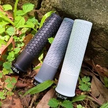 AOFDA Universal 135MM Mountain Bike Handlebar Grips Rubber Granular Anti-Slip Shock-Absorbing Wear-Resistant Sealed Lock-Ring Fixed Dirt Bike Grips Professional Cycling Bicycle Handlebar Accessories - Multicolor - View 5